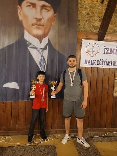 Sporcumuz ve Antrenörümüzden Üçüncülük Kupası