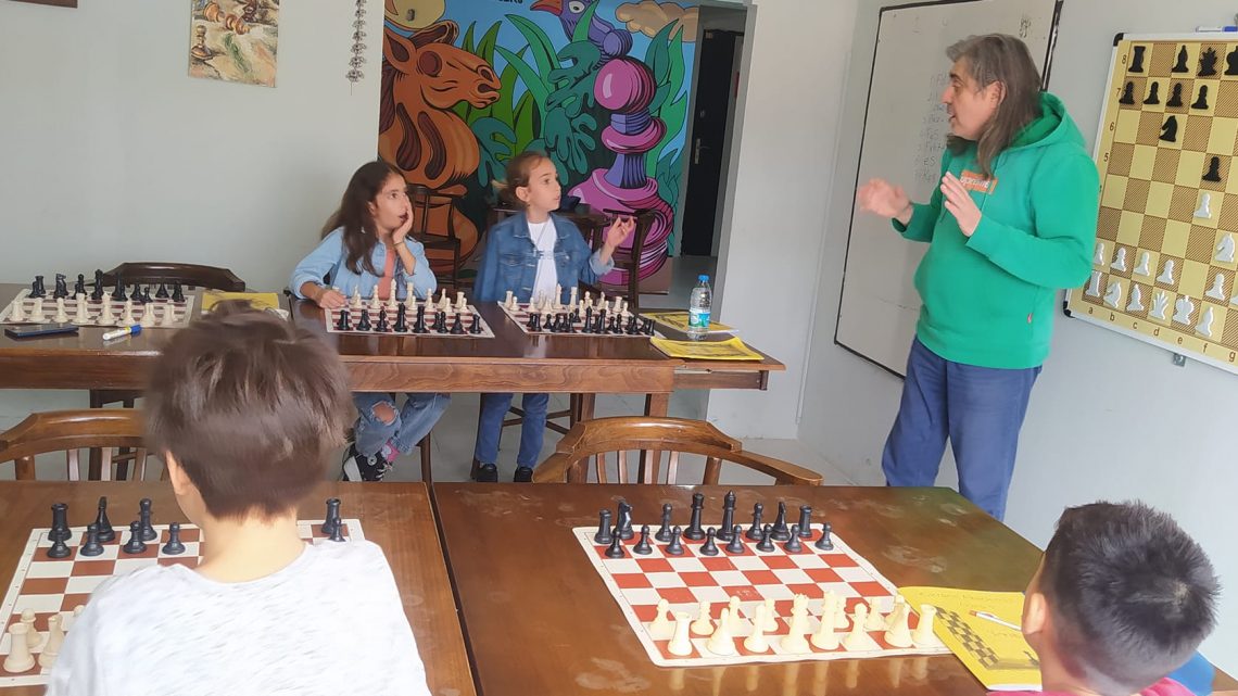 Caner Hoşgör’den mini ders ve körleme sümultane