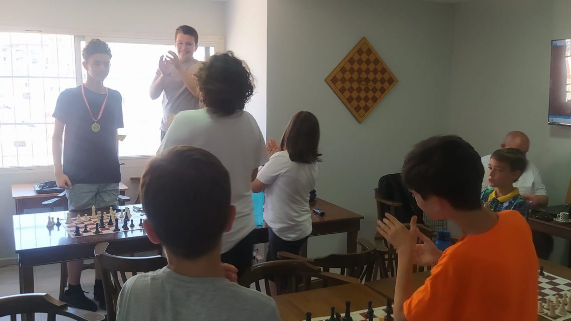 Sezonun son dersi Caner ve Halit hocadan, piramit turnuvası kazananı Oğuzhan Sarvan