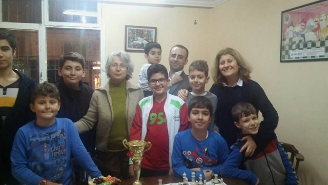 İzmir Emektarlar Turnuvası İkincilerinden Gülen Erden’in Başarısını Kutladık